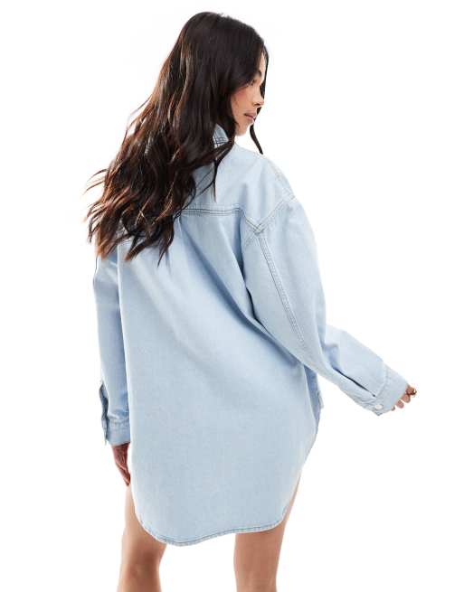 Túnica vaquera abotonada y extragrande con lavado descolorido de Miss Selfridge, 2 de 4