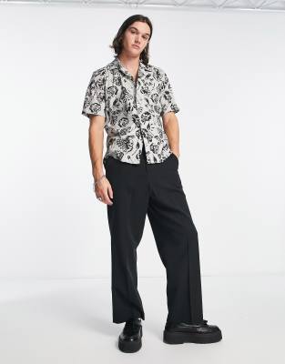 Camicia a maniche corte con colletto a rever bianca con stampa tattoo nera-Bianco - Twisted Tailor Camicia donna  - immagine1