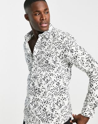 Chemises imprimées Twisted Tailor - Ditto - Chemise ajustée à imprimé éclaboussures de peinture - Blanc