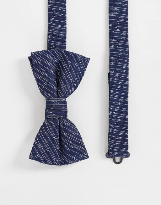 Twisted Tailor – Fliege in Marineblau mit weißem Linienmuster