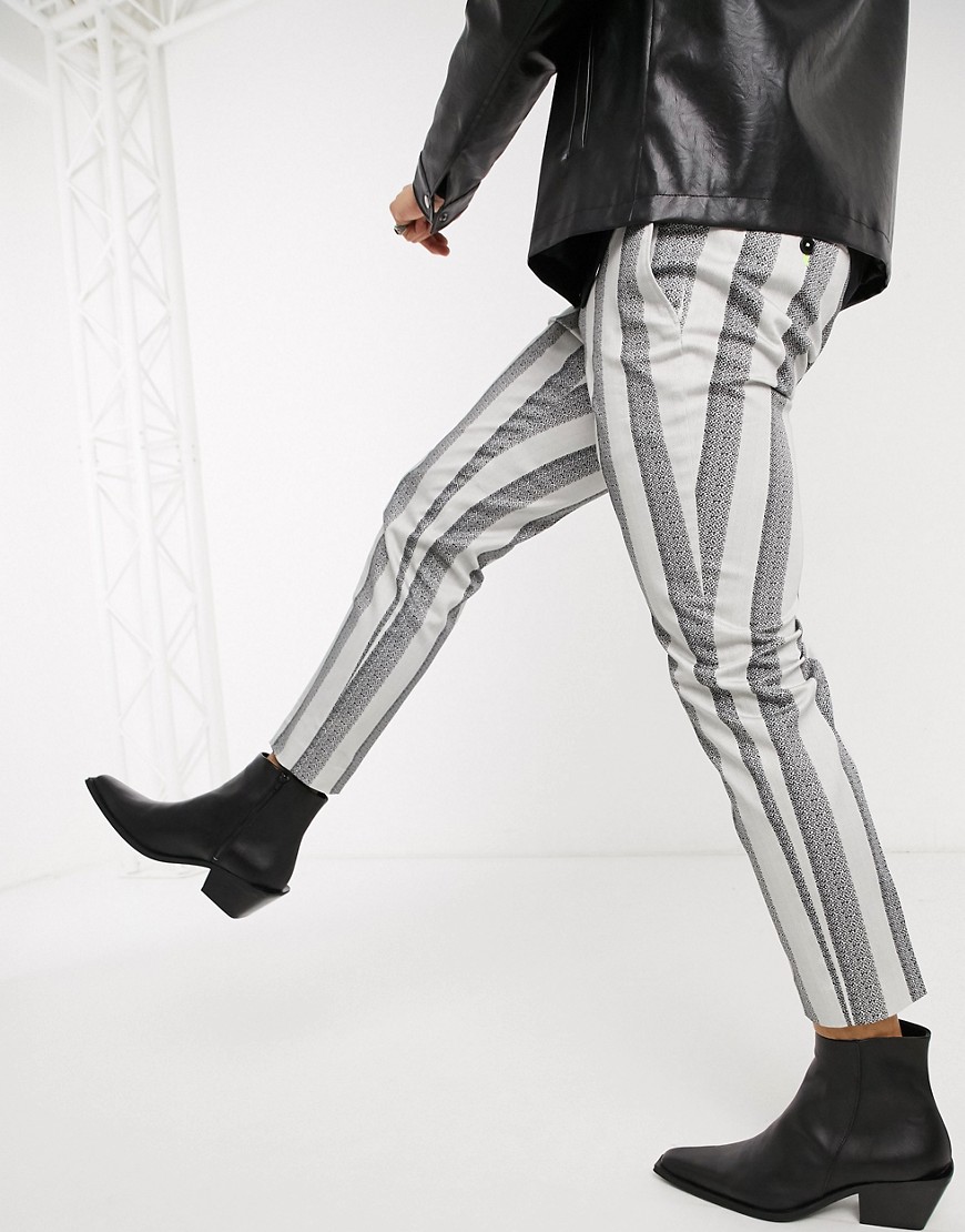 Twisted Tailor - Pantaloni slim affusolati a righe color crema con catena