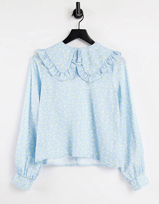 Twisted Wunder bib collar blouse in blue ditsy floral print