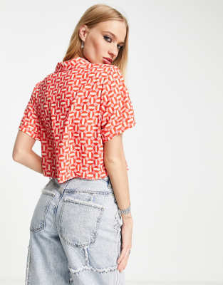 Camicia squadrata a maniche corte rosa con stampa geometrica in coordinato - Twisted Wunder Camicia donna  - immagine1