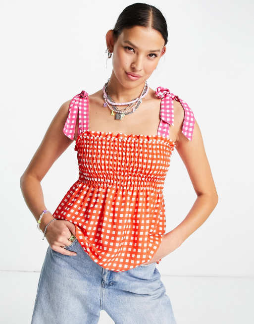 Twisted Wunder - Gesmokte crop top met gestrikte bandjes in contrasterend rood ruitje
