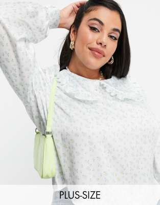 Plus-size shirt by Twisted Wunder Love at first scroll Floral print Bib collar Button-keyhole back Regular fit