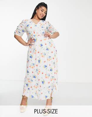 Twisted Wunder Plus – Prickig och blommig maxiklänning med puffärmar
