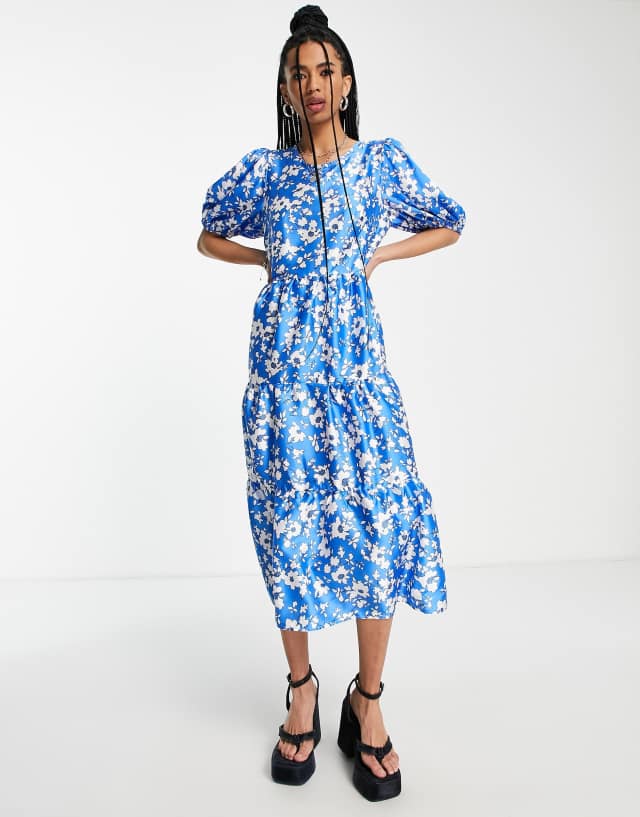 Twisted Wunder tiered maxi smock dress in blue floral