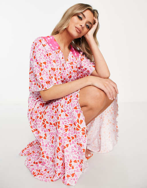 Twisted Wunder wrap front midi dress in contrast heart print, 4 of 4