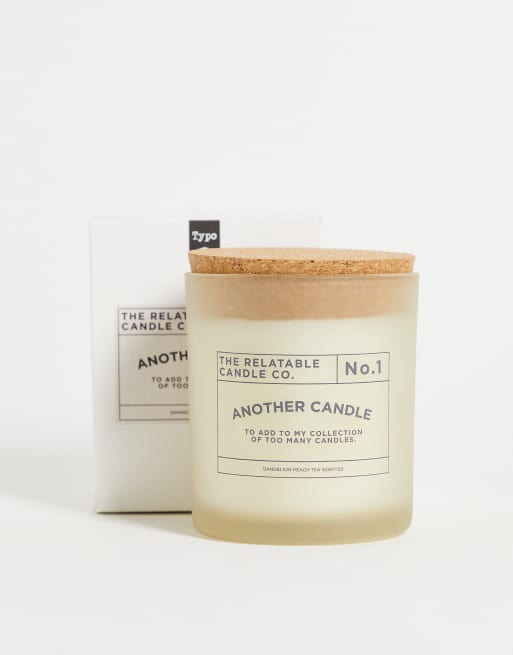TYPO – Kerze in Weiß mit „Another Candle“-Schriftzug
