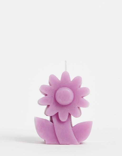 Typo – Kerze mit Blumen-Design in Flieder