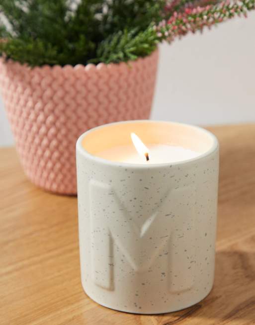TYPO – Kerze mit Buchstabe „M“