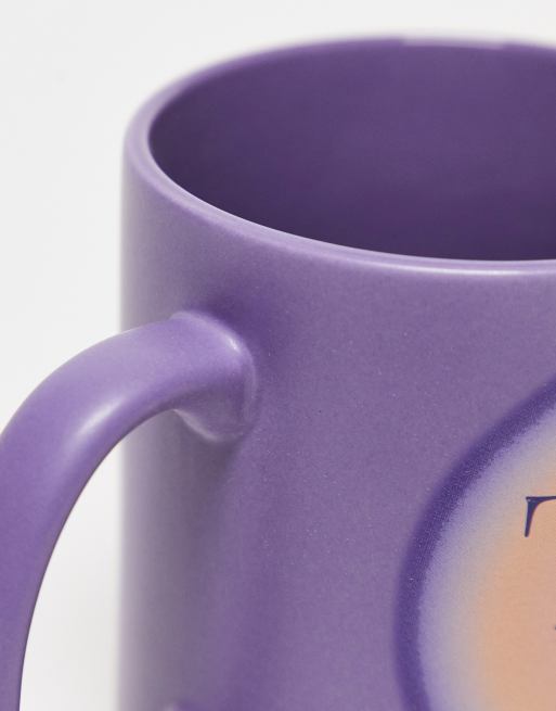 Typo – Lila mugg med 'tea sis'-text, 4 av 4