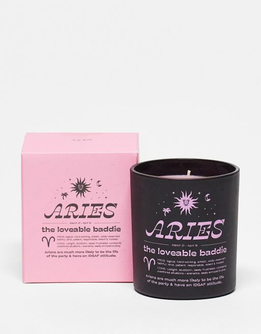 Typo – Sternzeichen-Kerze in Schwarz mit „Aries“-Details