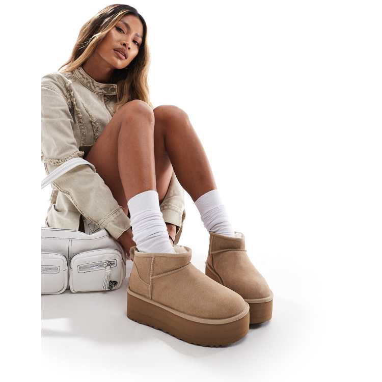 UGG Bottines classiques basses à semelle plateforme Sable ASOS