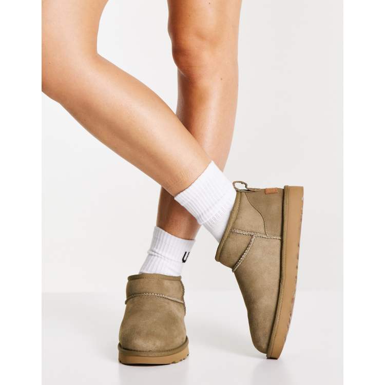 UGG Bottines classiques basses Antilope ASOS