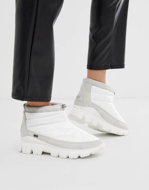UGG — Centara — Hvide snestøvler