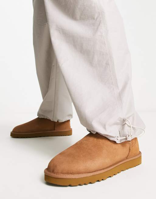 UGG Classic – Bardzo niskie zamszowe buty w kolorze kasztanowym