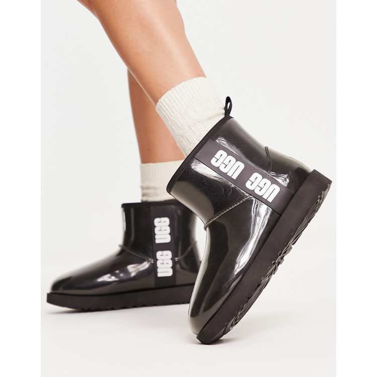 UGG – Classic Clear Mini – Czarne botki do kostki | ASOS