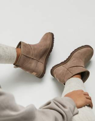 ugg wedge boot