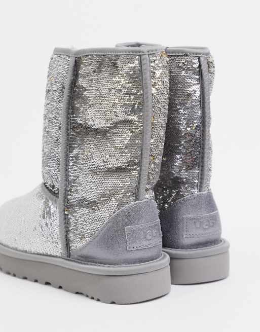 UGG – Classic – Krótkie buty z dwustronnymi cekinami w złotym kolorze, 4 z 4