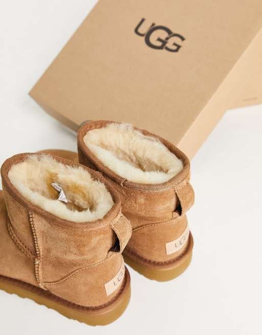 UGG CLASSIC MINI II BOOT CHESTNUT  Women \ Women's footwear \ Winter