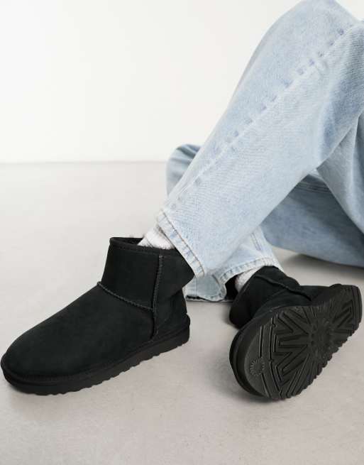 UGG - Classic Mini II - Sorte støvler, 3 af 4