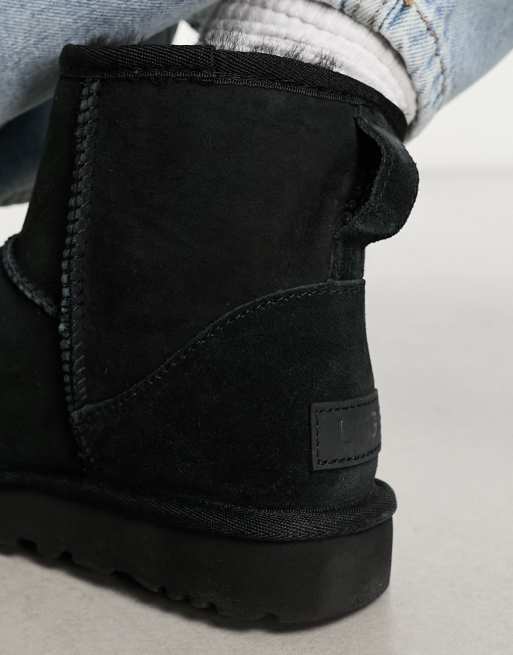 UGG – Classic Mini II – Svarta boots, 4 av 4