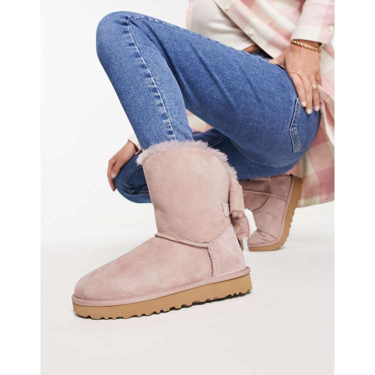 UGG Classic Stivaletti color cipria con fiocco