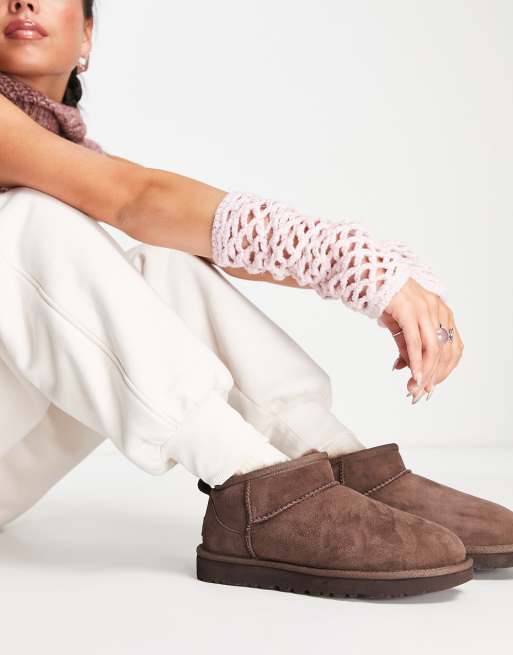 UGG – Classic Ultra – Chokladbruna, låga boots, 2 av 4