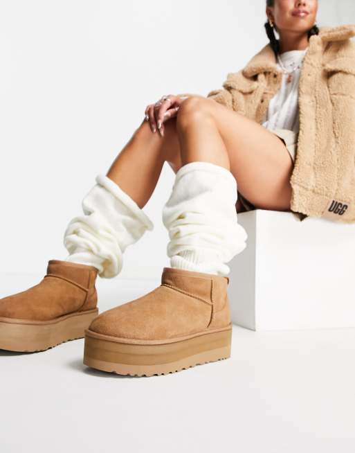UGG – Classic Ultra – Ljusbruna små boots med platåsula