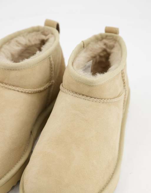 UGG – Classic Ultra Mini – Ankle-Boots in Beige, 2 von 4