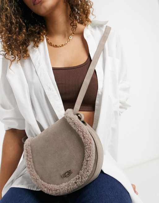 UGG Crossbody tas van schapenvacht in taupe