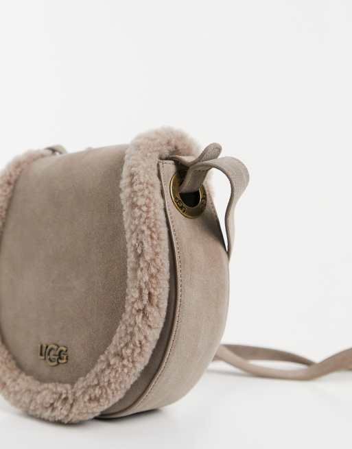 UGG Crossbody tas van schapenvacht in taupe ASOS