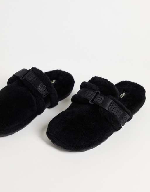 UGG – Fluff It – Czarne kapcie z owczej skóry