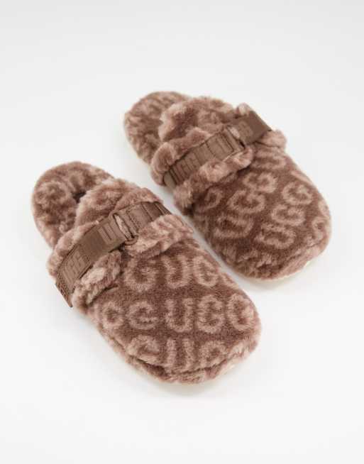 Ugg fluff it pop sheepskin slippers in all over logo print