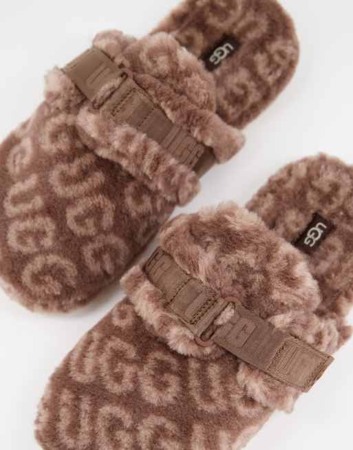 Ugg hot sale logo fluff