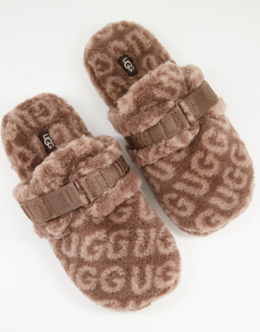 Ugg fluff it pop sheepskin slippers in all over logo print brown