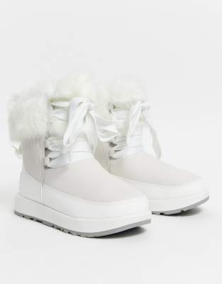 black uggs with white fur