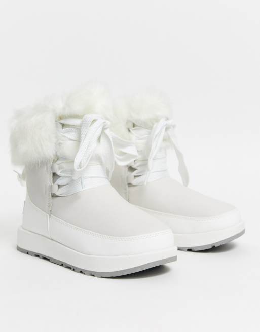 White fur shop boots uggs