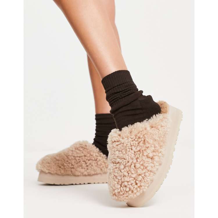 UGG Grosses mules plateforme en maille boucl e Sable ASOS