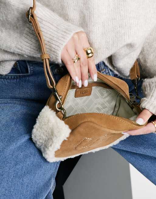 UGG Janey II スエード & シアリング クロスボディ バッグ 全3色 UGG Janey II スエード & シアリング クロスボディ バッグ 全3色
