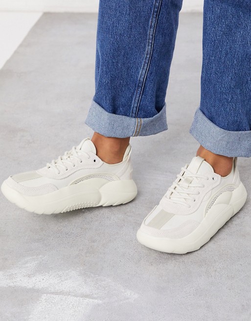 UGG L.A. Cloud low top trainers in white