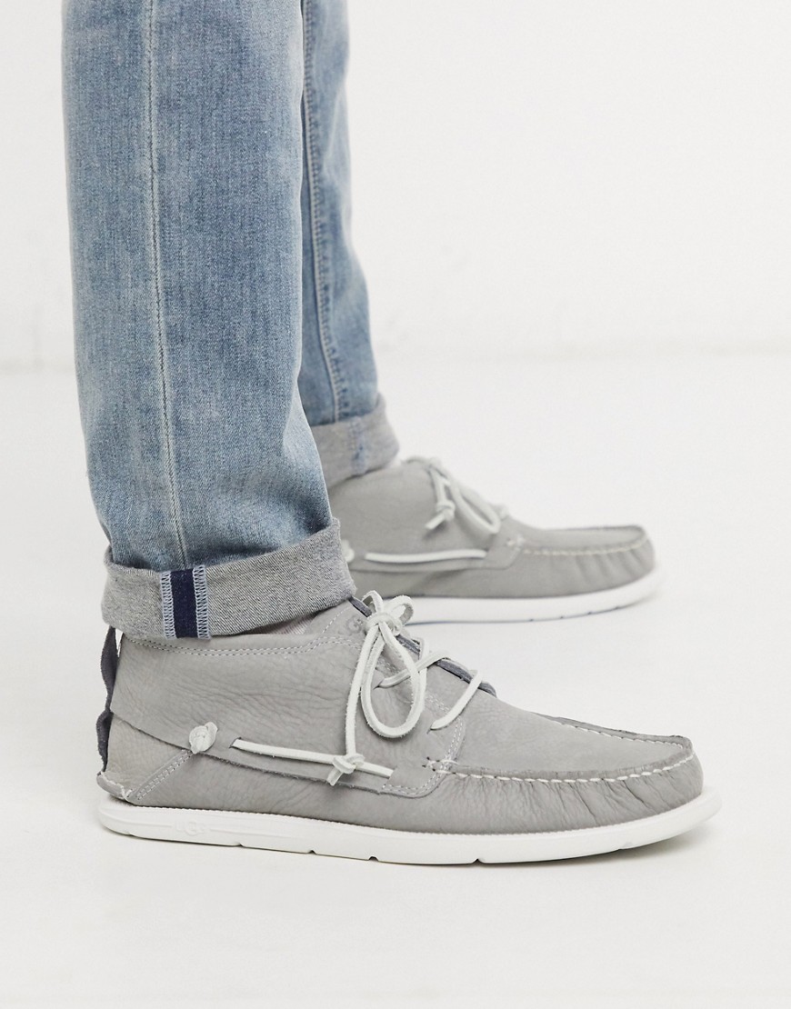 UGG - Leren chukka schoenen in grijs