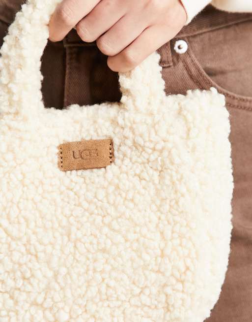 UGG – Maribel – Kleine Umhängetasche aus Sherpa-Fleece in Creme, 4 von 4