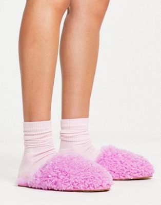 UGG Maxi curly slides in bright pink - ASOS Price Checker