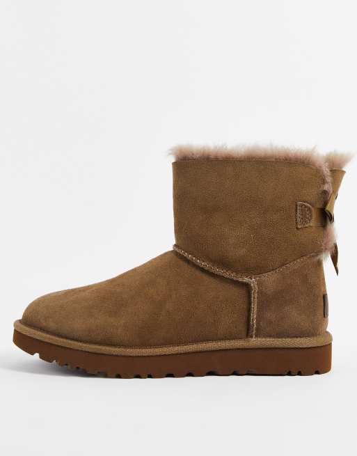UGG – Mini Bailey Bow II – Botki w kolorze kasztanowym