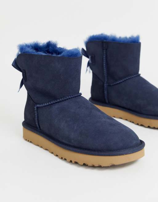 blauwe uggs met strikjes