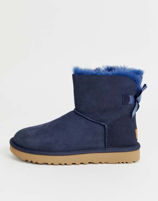 blauwe uggs met strikjes