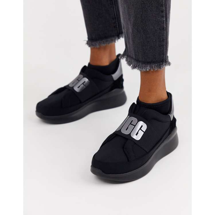 UGG Neutra Sneakers nere con logo metallizzato ASOS