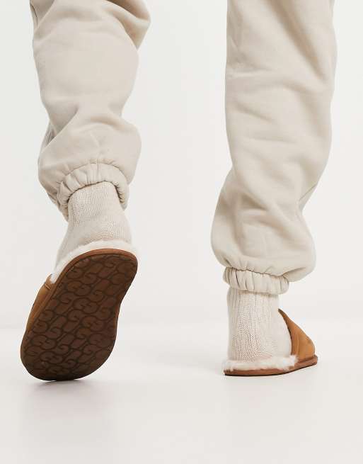 UGG – Scuff – Brązowe kapcie, 2 z 4